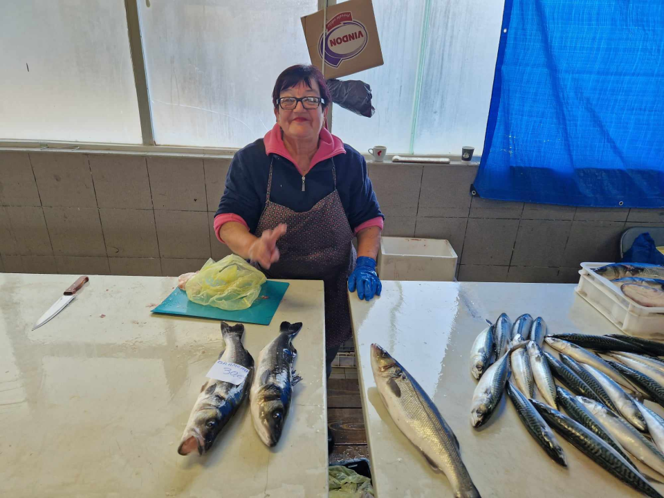 Jugo učinilo svoje: Ne baš bogata ponuda ribe na šibenskoj peškariji na Veliki petak 