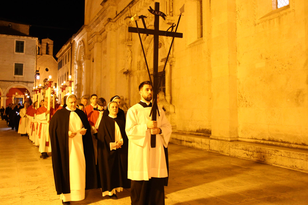 Obrede Velikog petka u katedrali sv. Jakova predvodio biskup Rogić