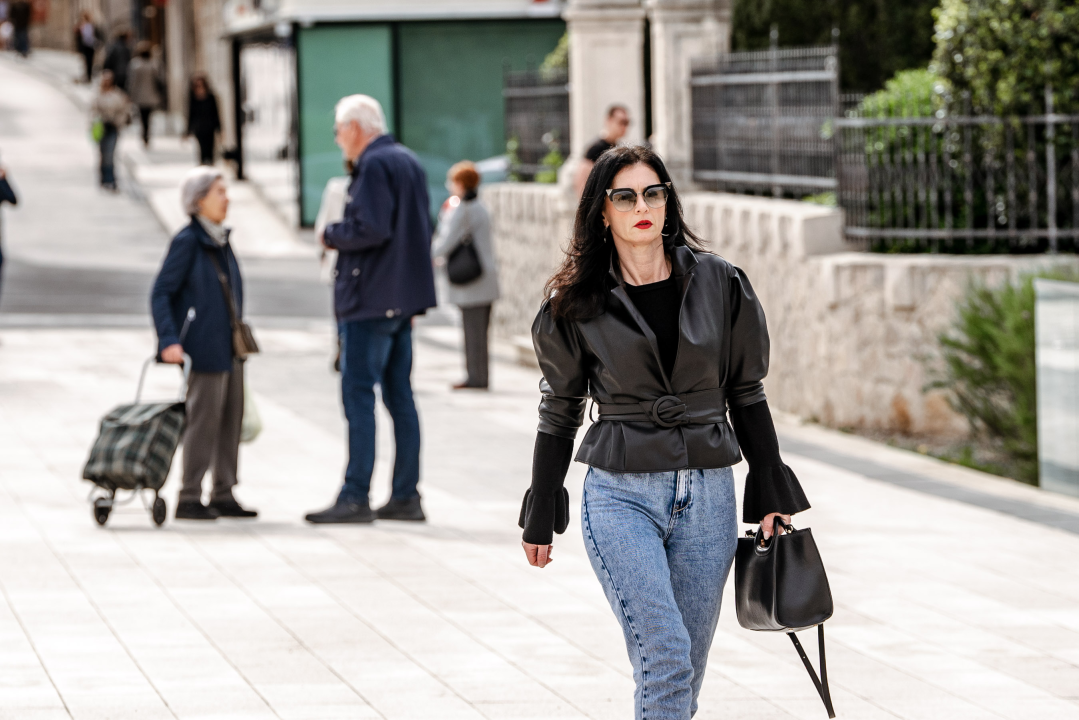 Kožne jakne i šareni sakoi: Evo što su dame iz Đira nosile ovih dana!