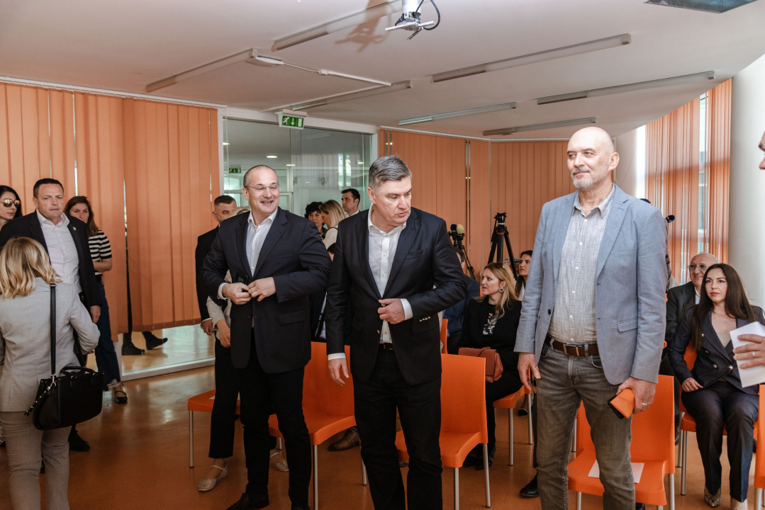 Zoran Milanović u Industrijsko-obrtničkoj školi: 'Slične škole u Zagrebu izgledaju otužno, kao olupine'