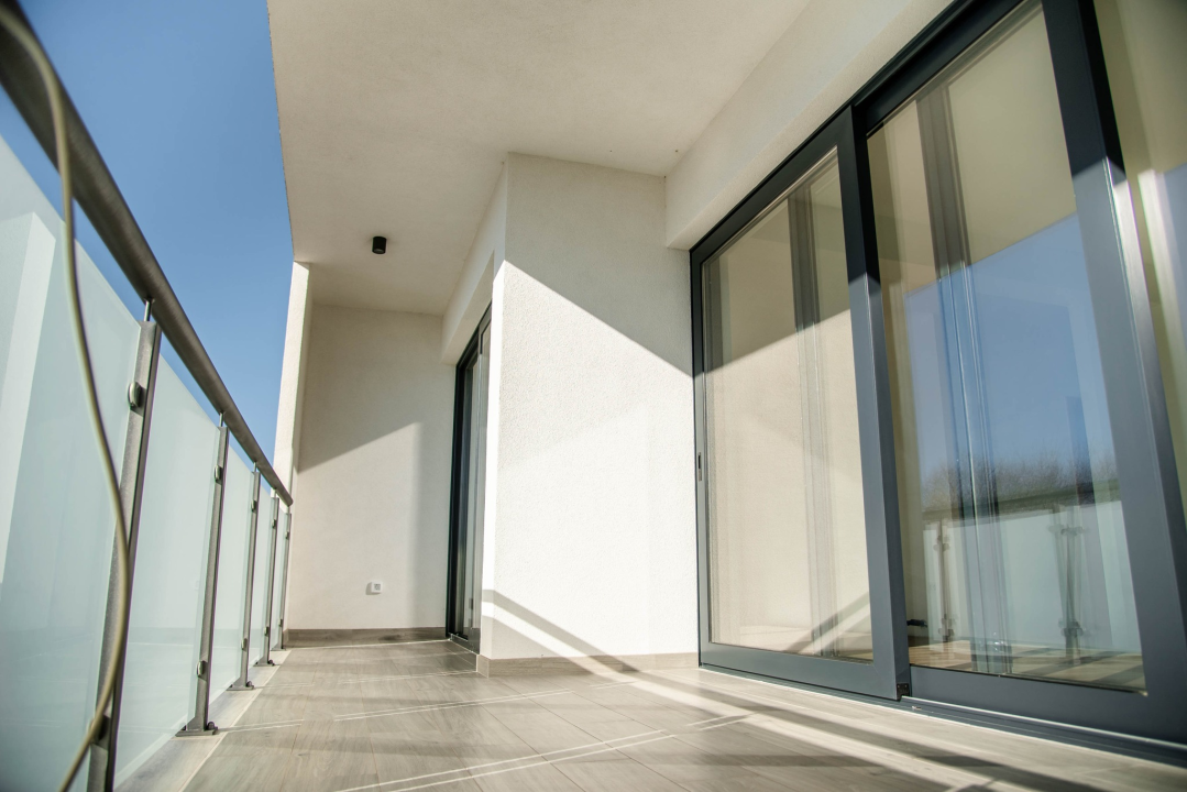 Iznajmljuje se atraktivan i prostran poslovni prostor u Ražinama!