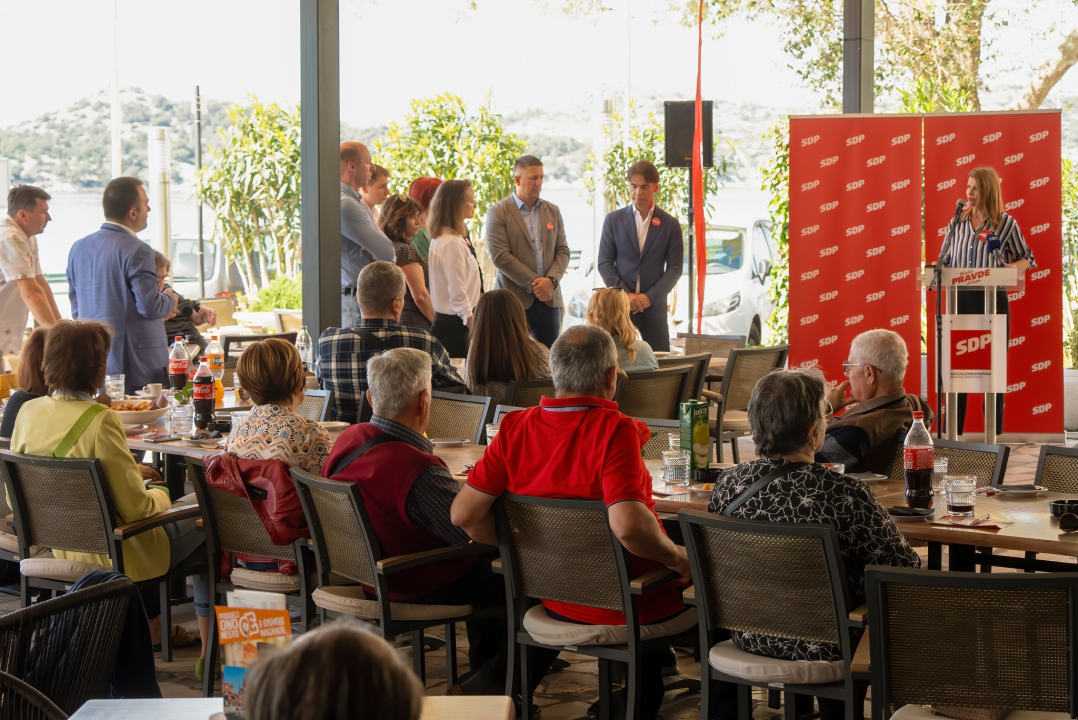 Rijeke pravde u Šibeniku: 'U srijedu HDZ šaljemo daleko od naših novaca, daleko od krađe. Ne trebaju Hrvatskoj ni Orban ni Vučić'