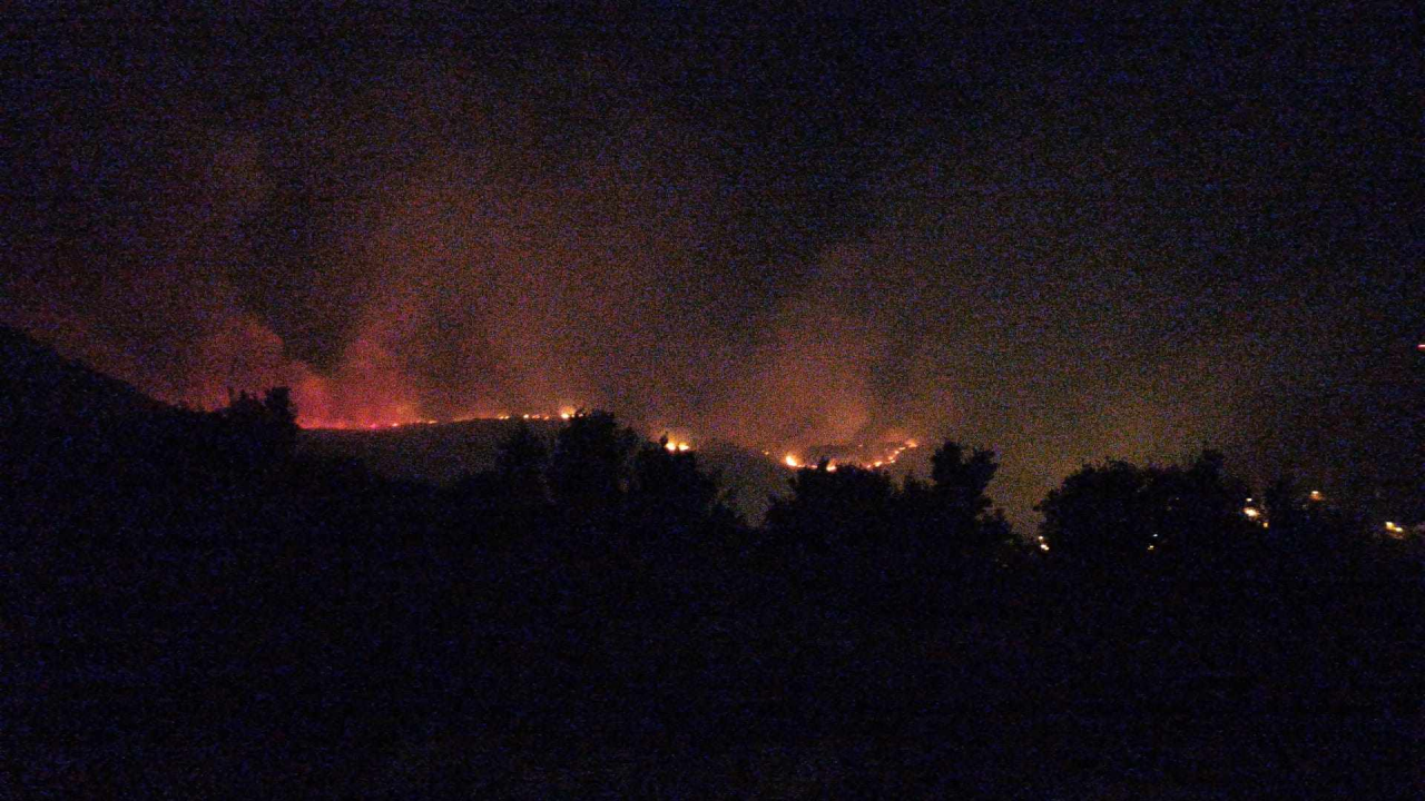 Još nije ugašen požar kod Vrpolja: Od jutros ga gase i dva kanadera