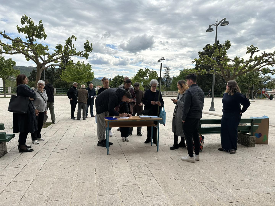 U Drnišu organizirana podjela kompostera i sadnica ljekovitog bilja