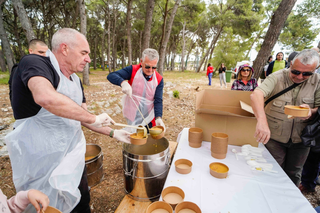 Na Praznik rada tradicionalno druženje i na Jadriji uz fažol i grupu Fenix  