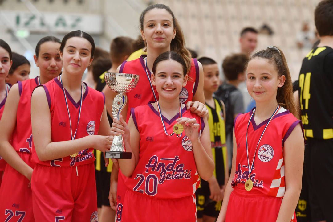 Mlade košarkašice Akademije Anđa Jelavić osvojile turnir u Omišu
