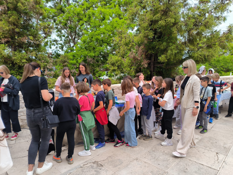 Županijska smotra učeničkih zadruga Šibensko-kninske županije: Prvo mjesto za UZ &quot;Školjka&quot; iz Katoličke škole