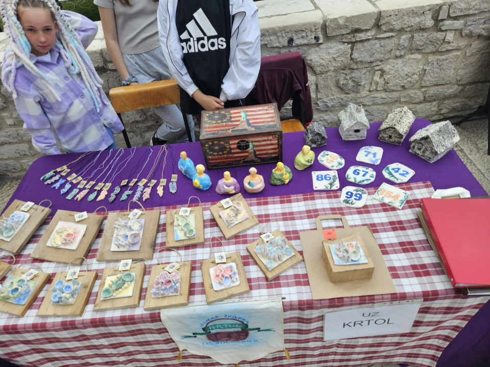 Županijska smotra učeničkih zadruga Šibensko-kninske županije: Prvo mjesto za UZ &quot;Školjka&quot; iz Katoličke škole