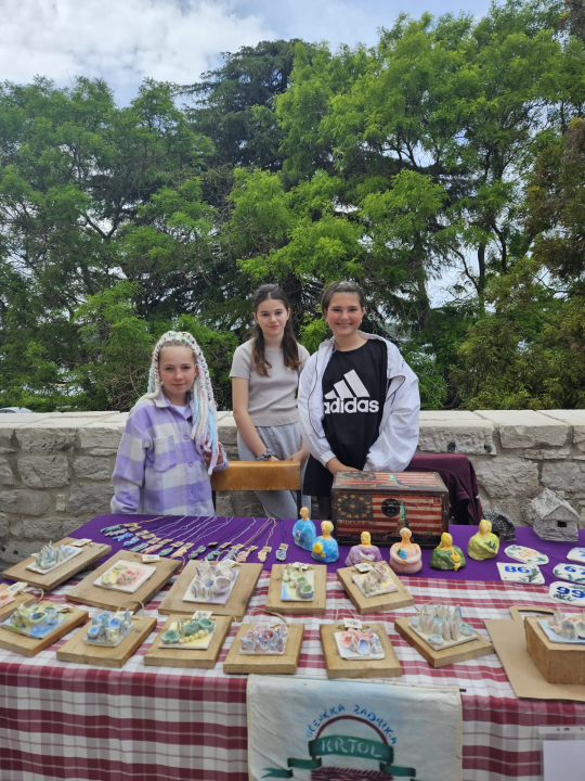 Županijska smotra učeničkih zadruga Šibensko-kninske županije: Prvo mjesto za UZ &quot;Školjka&quot; iz Katoličke škole