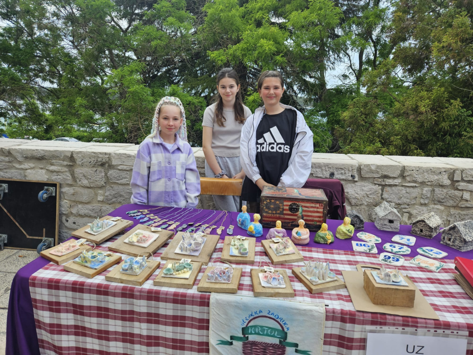 Županijska smotra učeničkih zadruga Šibensko-kninske županije: Prvo mjesto za UZ &quot;Školjka&quot; iz Katoličke škole