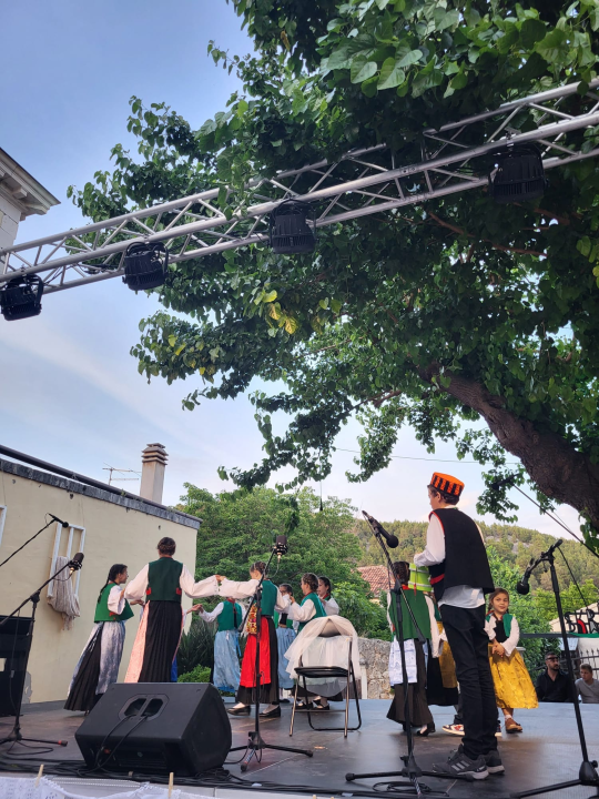 Smotra dječjeg folklora u Skradinu okupila djecu iz 11 skupina