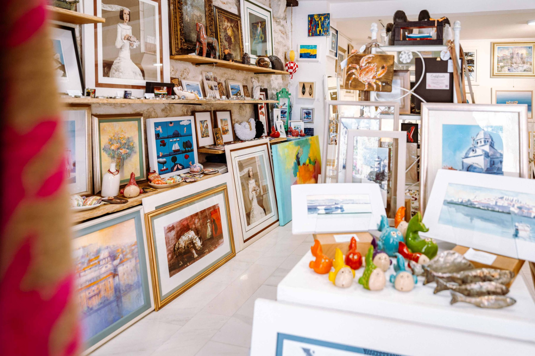 Umjetnine ljetnih motiva i žarkih boja potražite u Galeriji Juraj Dalmatinac! 