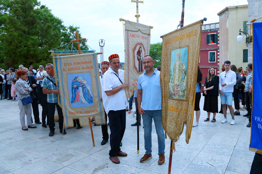 Šibenčani misom u katedrali pa procesijom proslavili svetkovinu Tijelova
