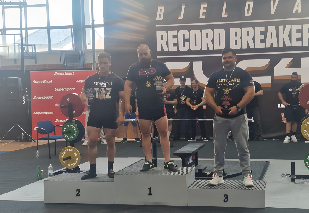 Goran Šimić uzeo pehar u Bjelovaru: Sad i njegova mala zna da je ćaća najjači!