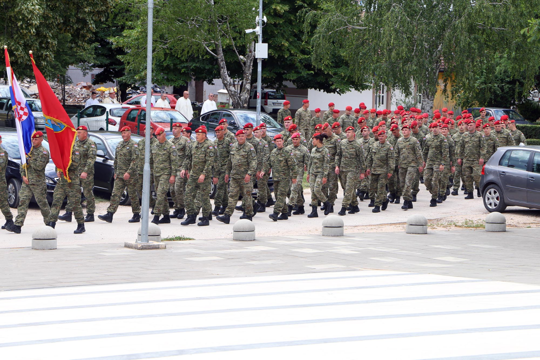 Procesijom vjernika i vojske Kninjani proslavili blagdan sv. Ante
