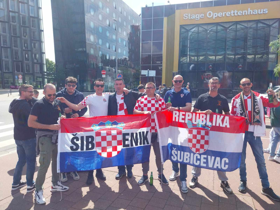 Za Hrvatsku su sa stadiona na Šubićevcu navijali i učenici s učiteljicama