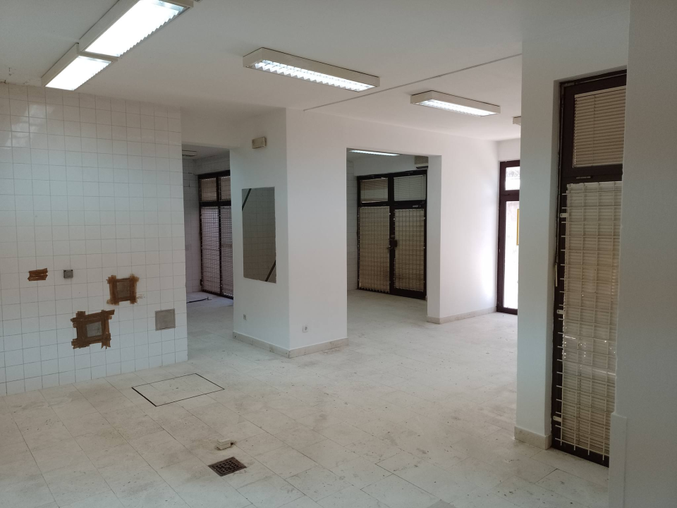 Zanimljiv i prostran poslovni prostor iznajmljuje se na Vidicima