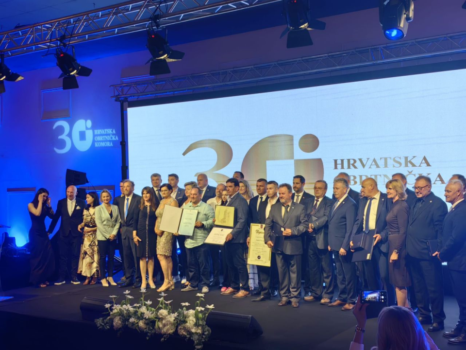 Priznanje 'Zlatne ruke' obitelji Stipaničev, zlatnim rukama tribunjske brodogradnje 