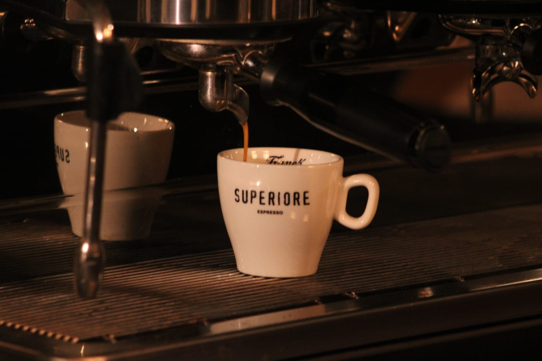 Mladi par u srcu grada otvorio posebni Ginfinity Bar!