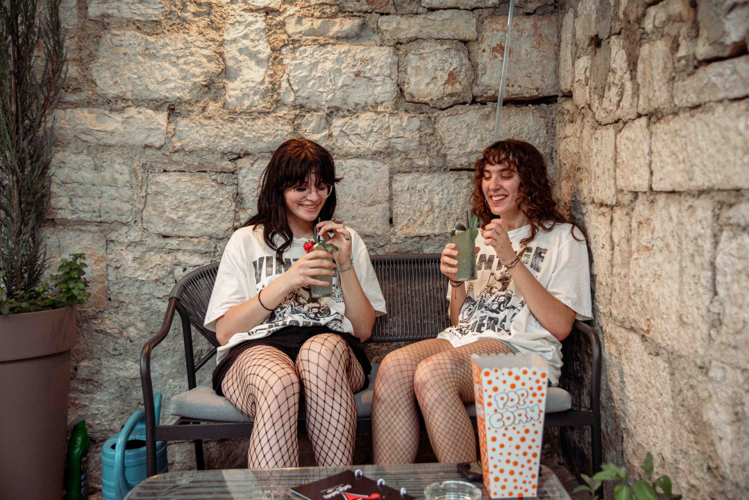 Mladi par u srcu grada otvorio posebni Ginfinity Bar!