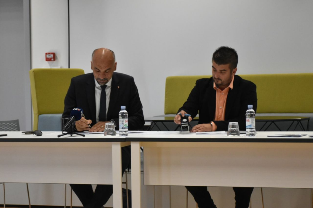 Župan potpisao ugovore vrijedne preko 200 tisuća eura, sufinancirat će 16 projekata u županiji