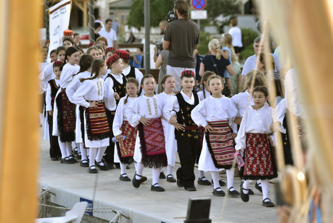 Manifestacijom koja je okupila 500 sudionika Betinjani pokazali ljubav prema tradiciji