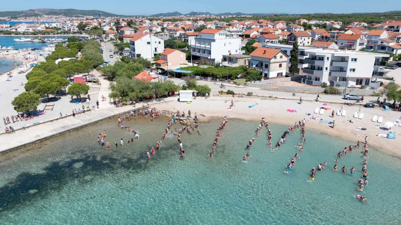 Prva milenijska fotografija na Srimi, Strikomanova 896. dosad