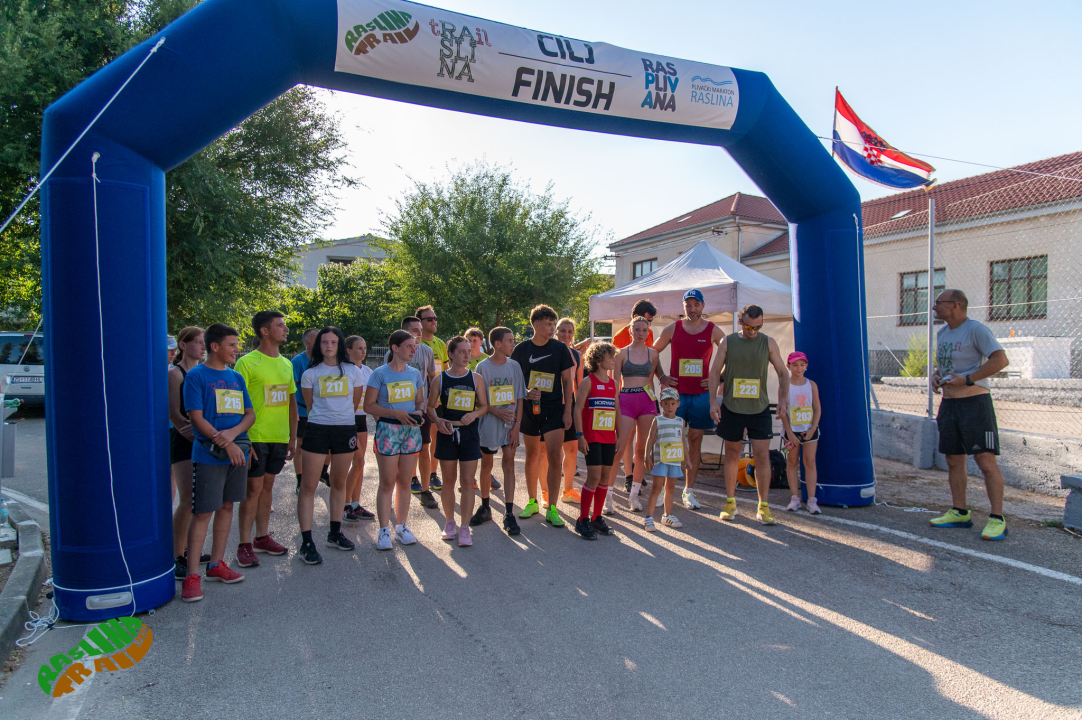 Održana prva utrka Raslina trail, staza prolazila kroz opožarena područja tog kraja