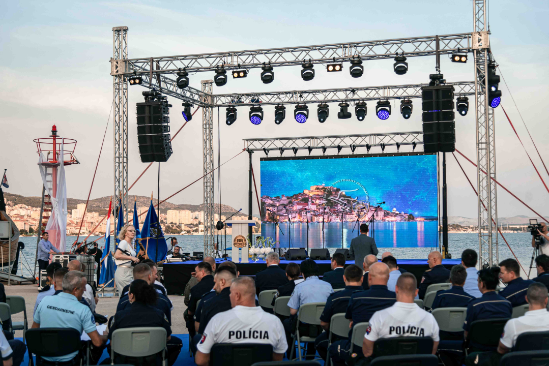 Na Martinskoj se okupili policajci, a Božinović poručio: 'Jedna smo od najsigurnijih zemalja na svijetu'