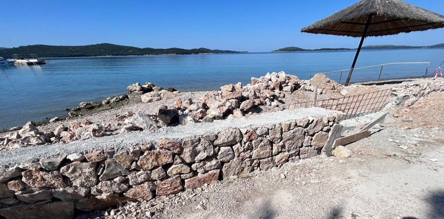 U sanaciju pomorskog dobra u Žaboriću i na Zlarinu uloženo 70 tisuća eura