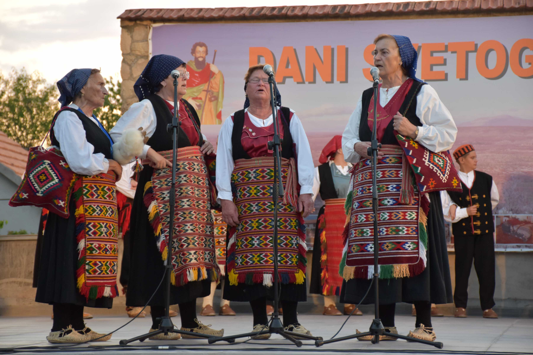 Čuvari tradicijske kulture oduševili na 23. Večeri foklora u Mirlović Zagori