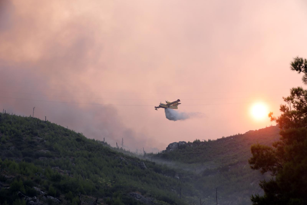Zapovjednik Dukić: 'Preko tisuću hektara je opožarene površine, vjetar stvara velike probleme'