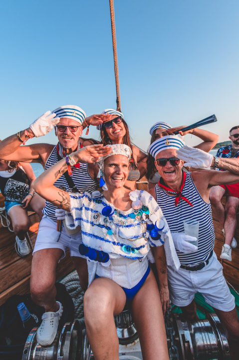 Defected Croatia: Pet tisuća partijanera uživalo u Tisnom 