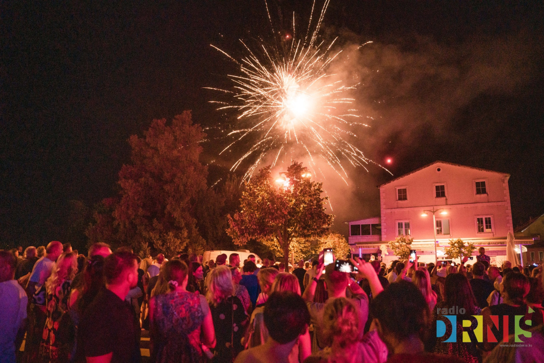Drniška fešta: Drnišani i njihovi gosti feštali na koncertu Rišpeta