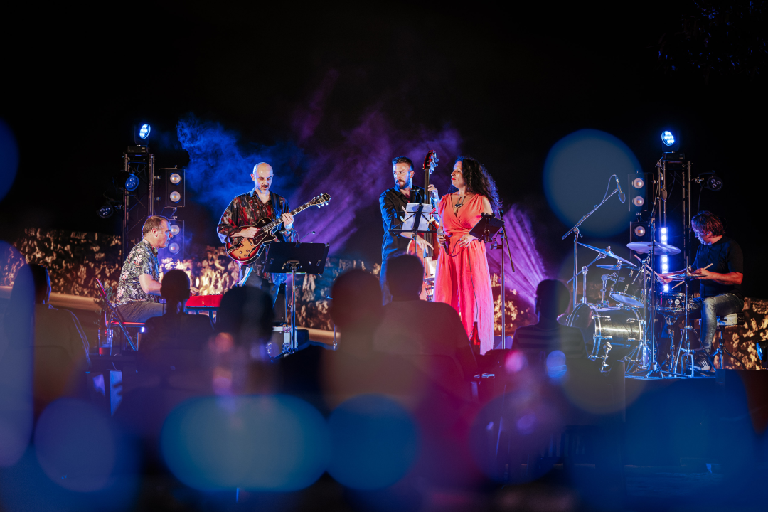 Oblaci su se razišli, nevrijeme je pričekalo, a Lelu Kaplowitz je na pozornicu Baronea ispratio puni mjesec