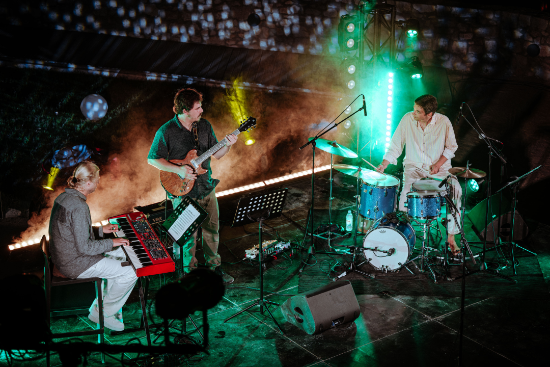 Tvrđava Barone ni u rujnu ne zanemaruje jazz publiku koju je sinoć oduševio Dot-and-go Three