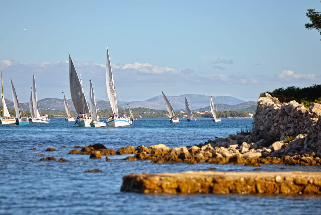 Ove nedjelje na otvorenju 27. Dana Latinskog idra očekuje vas nastup grupe Dalmatino 