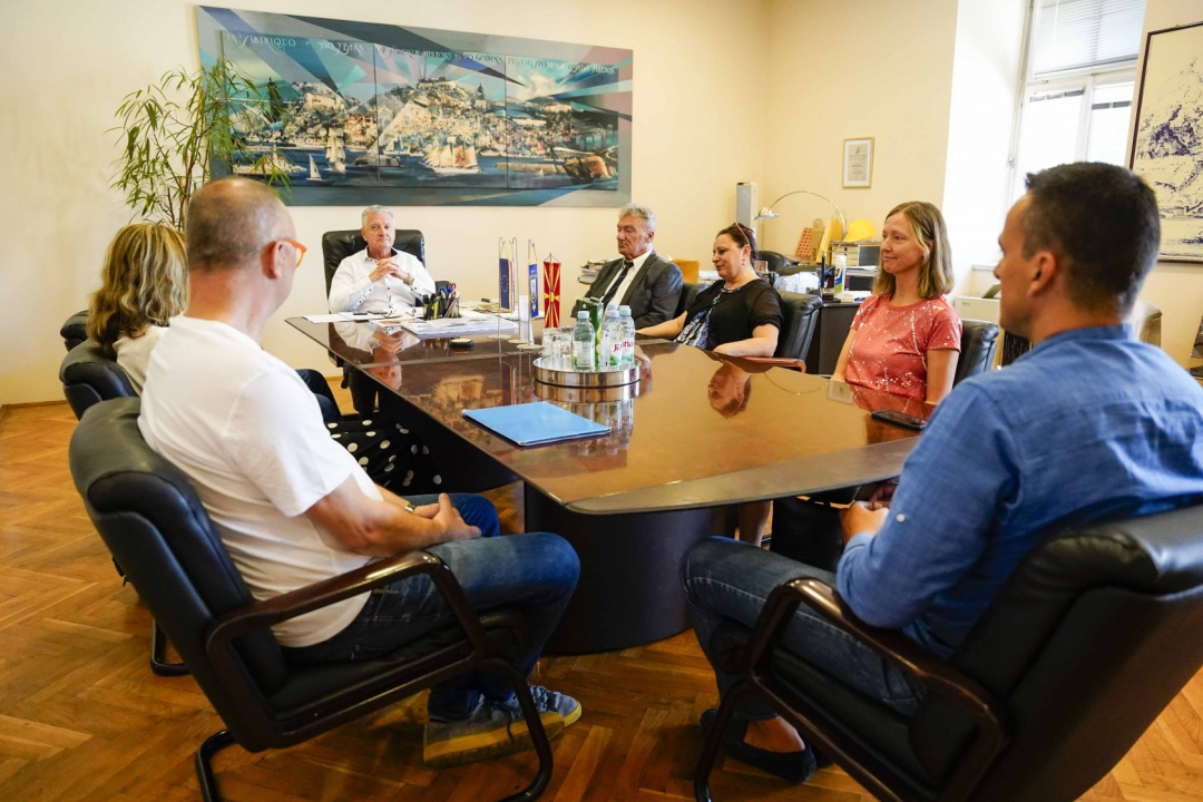 Sudionici 5. Dana makedonske kulture na primanju kod gradonačelnika Burića