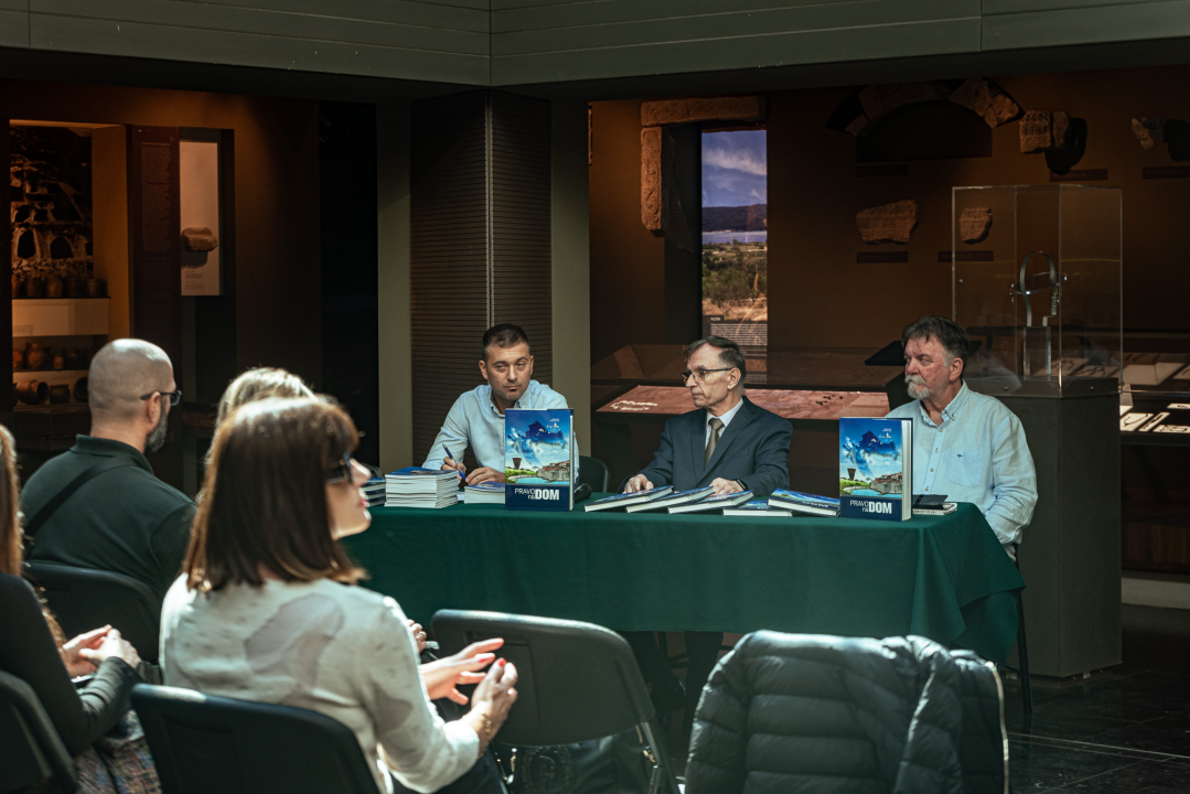 Predstavljena monografija 'Pravo na dom' Branka Peke