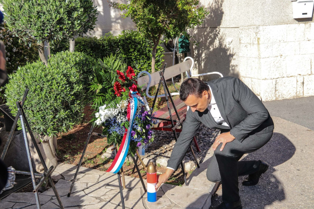 Položeni vijenci za vatrogasce poginule u Domovinskom ratu