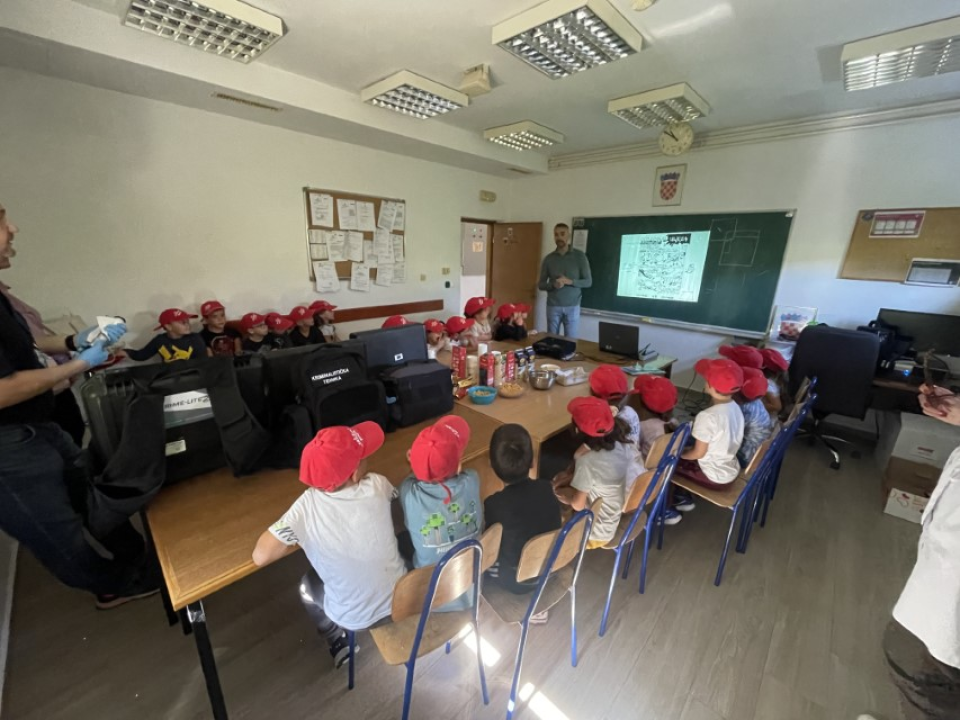 Edukativni susret policajaca i predškolaca DV Tamaris u Vodicama