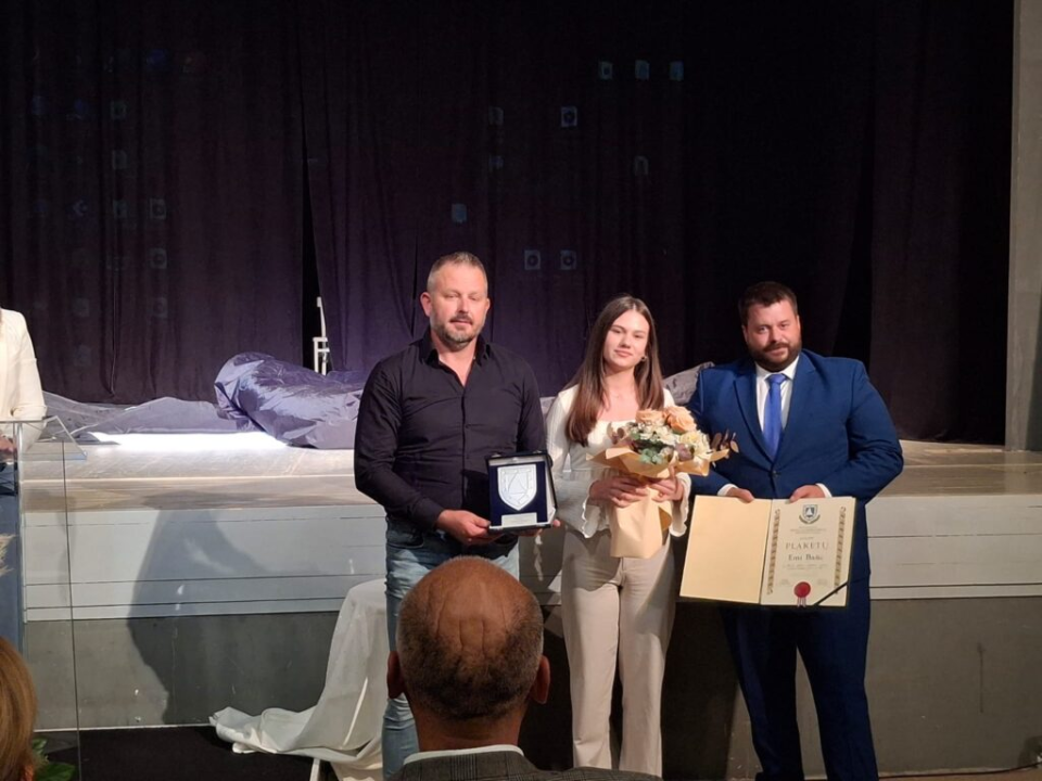 Mlada Ema Bašić dobitnica plakete Općine Murter-Kornati