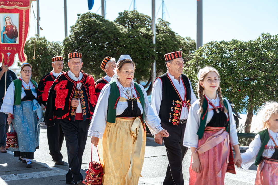 Povodom Dana Šibenika održana tradicionalna svečana procesija ulicama grada i sveta misa