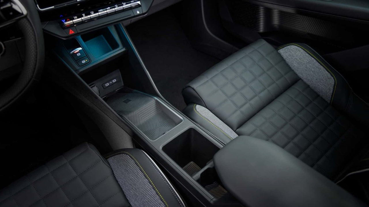 Renault 4 se vratio u obliku trendovskog crossovera s električnim pogonom