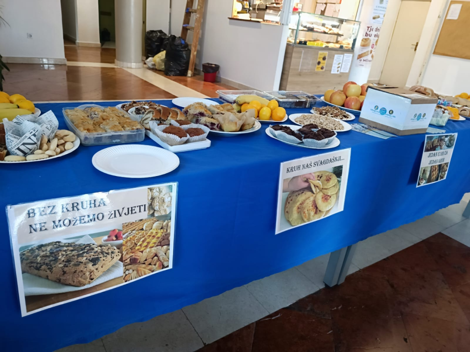 Učenici Medicinske škole pripremali slastice, a sve je imalo i humanitarnu namjenu