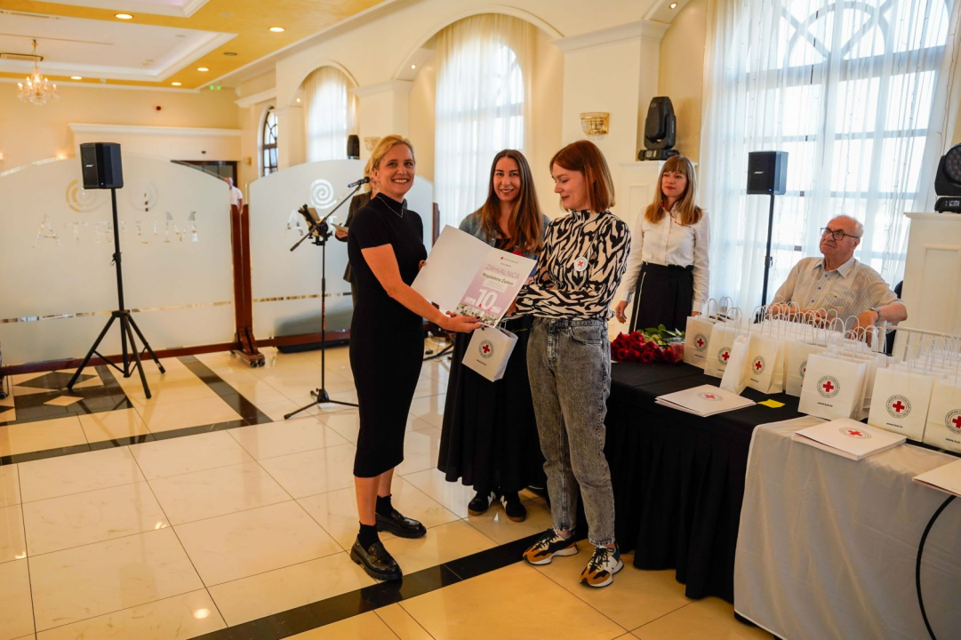 Šibenski Crveni križ dodjelio zahvalnice darivateljima krvi. Tomislav Zjačić svoju donirao čak sto puta 