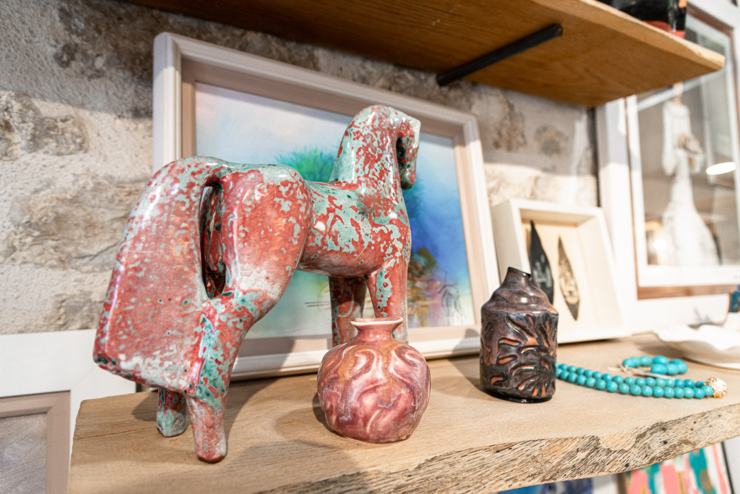 U Galeriji Juraj Dalmatinac ulovite umjetnine poznatih hrvatskih slikara po odličnim cijenama! 