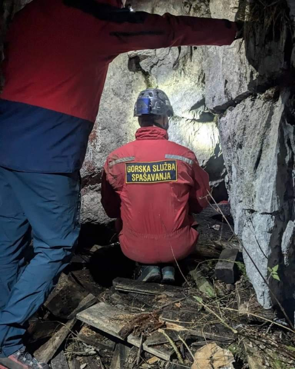 Sretni kraj za Lolu: Malena kujica spašena iz duboke jame