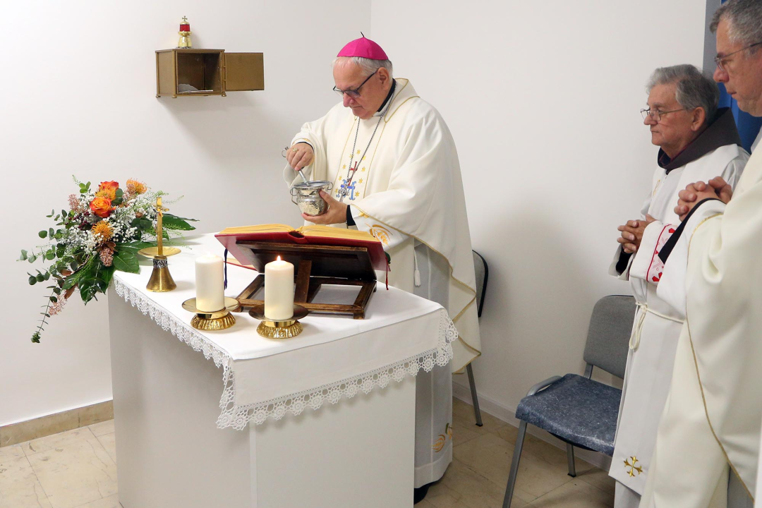 Biskup Rogić u Kninu blagoslovio novu bolničku kapelu