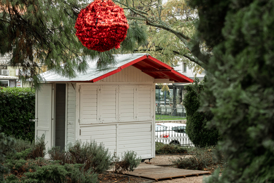 Advent sve bliže: Kućice su jutros stigle u park, a evo i što ćemo jesti